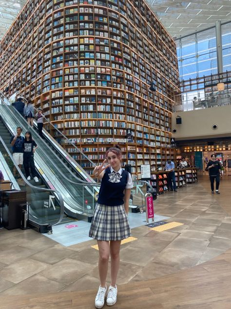 Starfield Coex Mall, Korean High School Uniform, Abroad Motivation, Seoul School, Starfield Library Seoul, Korean Highschool, Korean High School, Starfield Library, Seoul Korea Travel