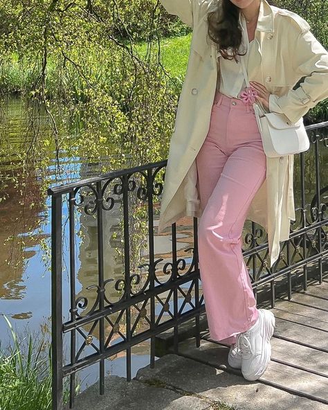 Coquette Trousers Outfit, Pink Coquette Outfit Aesthetic, Girly Outfits With Pants, Girly Outfits Pants, Coquette Outfits With Pants, Pastel Pink Pants Outfit, Pink Pants Aesthetic, Pink Pants Outfit Aesthetic, Coquette Pants Outfit