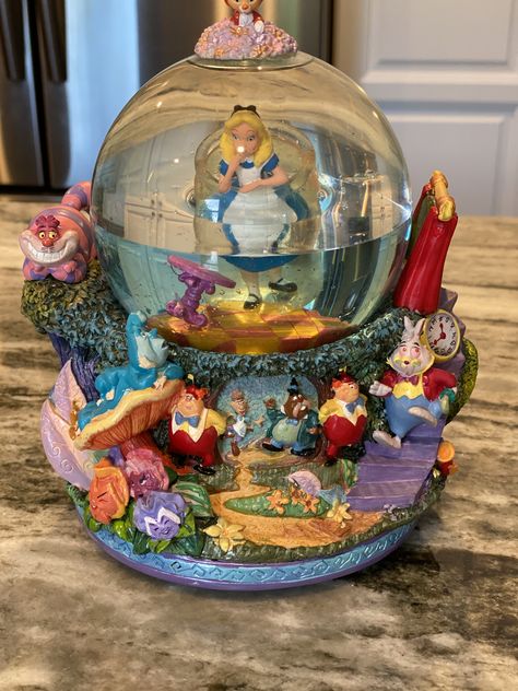 Beautiful Snow Globes, Disney Snow Globes, Disney Snowglobes, Disney Room Decor, Disney Souvenirs, Disney Rooms, Disney Figurines, Disney Home Decor, Disney Decor