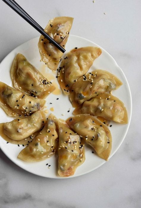 Mushroom Dumplings Chicken Mushroom Dumplings, Vietnamese Dumplings, Mushroom Wontons, Mushroom Dumplings Recipe, Mushroom Dumplings, Dumplings Recipe Chinese, Stuffed Dumplings, Asian Dumplings, Dumpling Recipes