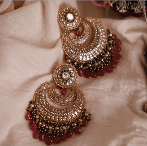 Gold Jhumka Earrings Bridal, Earring Designs Gold, Buttalu Earrings, Latest Gold Earrings, Flower Earrings Diy, Statement Bridal Earrings, Latest Earrings Design, Pearl Drop Earrings Bridal, Earrings Pearl Drop