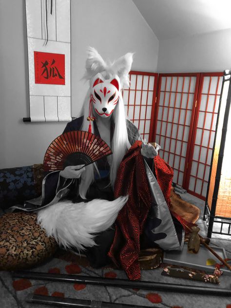 Kitsune Cosplay, Japan Halloween, Kitsune Mask, Japanese Costume, Goth Kids, Anime Makeup, Cool Masks, Drawing Anime Clothes, Art Clothes