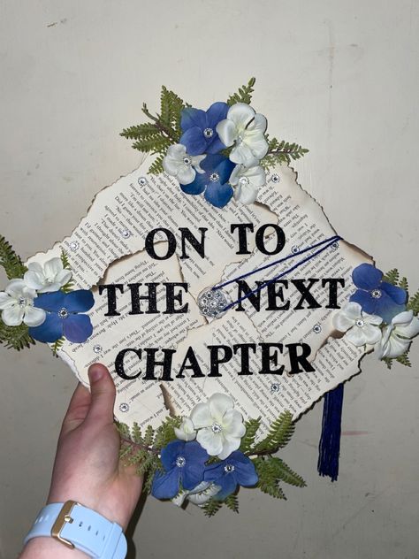 First Gen Cap Ideas, Funny Graduation Caps, Graduation Cap Ideas, College Grad Cap Ideas, Grad Cap Decorated, Graduation Cap Decoration Diy, High School Graduation Cap, College Graduation Cap Decoration, Grad Hat