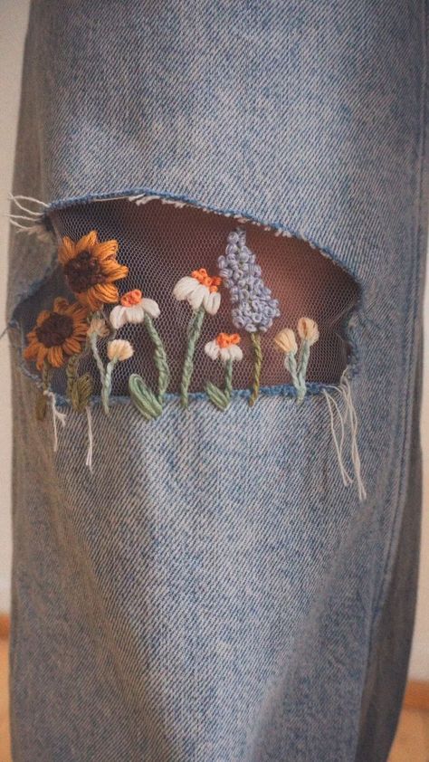 Trouser Embroidery, Clothes Embroidery Diy, Pola Sulam, Creative Embroidery, Embroidery On Clothes, 자수 디자인, Sewing Embroidery Designs, Hand Embroidery Art, Diy Sewing Clothes