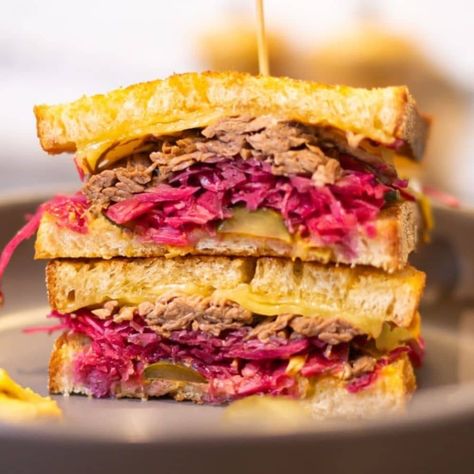 17 Best Corned Beef Sandwich Recipe ideas - Top Recipes Corned Beef Sandwich Recipe, Best Corned Beef, Beef Brisket Sandwich, Beef Sandwich Recipes, Baked Sandwiches, Corned Beef Sandwich, Corn Beef, Corned Beef Brisket, Corned Beef Recipes