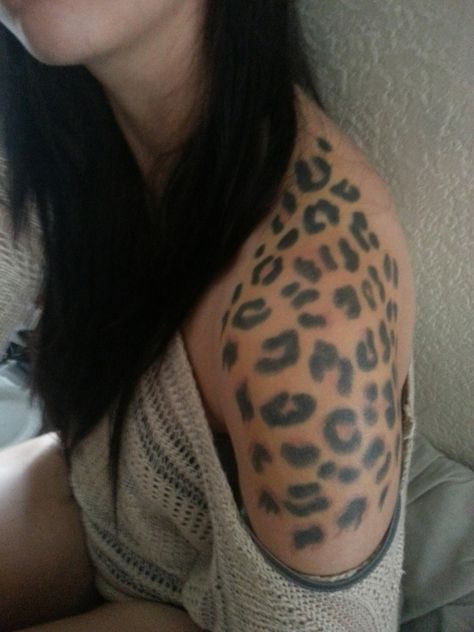 28 cheetah-print-tattoo-on-shoulder-arm Leopard Print Tattoo, Animal Print Tattoo, Cheetah Print Tattoos, Leopard Print Tattoos, Cheetah Tattoo, Tattoo On Shoulder, Leopard Tattoos, Band Tattoos, Ribbon Tattoos