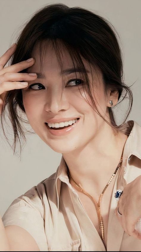 Korean Movies, Hye Kyo, Beautiful Photoshoot, Song Hye Kyo, The Queens, Pretty Skin, Korean Dramas, Korean Actresses, Korean Celebrities