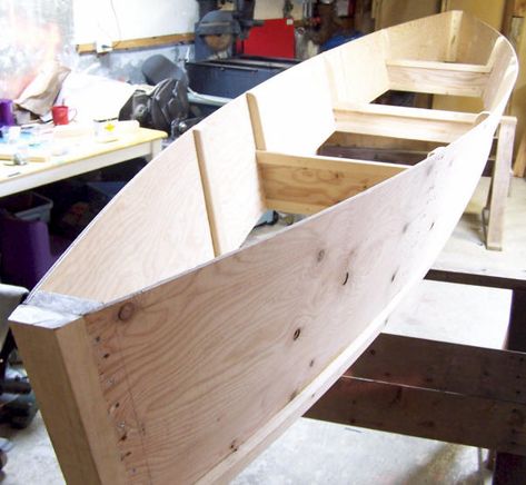 Partly finished canoe, showing outer stem and chine installed. Trailer Blueprints, Diy Canoe, Canoe Trailer, How To Build Abs, Basic Carpentry, Wood Boat Building, Canoe Building, Wooden Canoe, Epoxy Diy