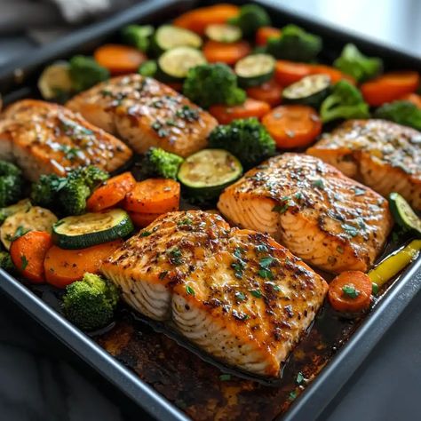 Discover a quick & healthy dinner with this sheet pan salmon and veggies recipe. Packed with flavor, ready in 30 minutes, and perfect for weeknights! Sheet Pan Salmon And Veggies, Salmon And Veggies, Sheet Pan Salmon, Recipe Healthy Dinner, Oven Roasted Salmon, Pan Salmon, Kidney Friendly Foods, Quick Healthy Dinner, Recipe Sheets