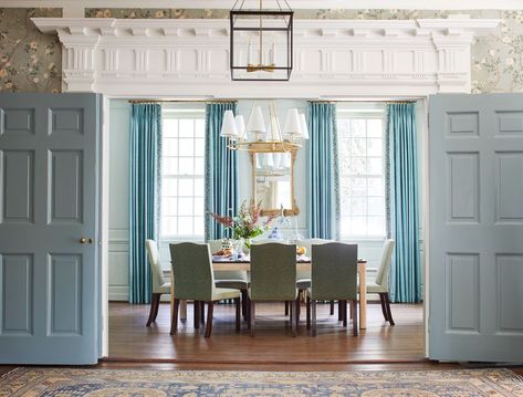 Wyoming House, Swags And Tails, Veranda Magazine, Georgian Style Homes, Oval Room Blue, Traditional Dining Rooms, House Dining Room, Dining Room Blue, Charleston Homes