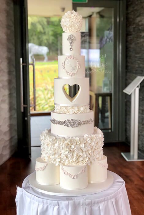 Wedding Cakes White, Large Wedding Cakes, Tall Wedding Cakes, Fancy Wedding Cakes, Extravagant Wedding Cakes, Fondant Cake Designs, Big Wedding Cakes, Black Wedding Cakes, Individual Cakes