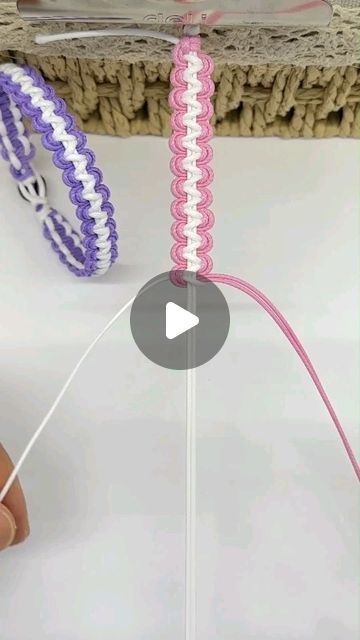 _mamta_250 on Instagram Bracelet Making Tutorial, Handmade Bracelets Tutorial, Crochet Bracelets, Handmade Tutorial, Diy Friendship Bracelets Tutorial, Braided Bracelet Diy, Friendship Bracelet Patterns Easy, String Crafts, Friendship Bracelets Tutorial