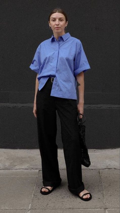 Uniqlo Summer Outfit, Brittany Bathgate, Relaxed Outfit, Minimal Outfit, Women Shirts Blouse, Inspiration Mode, Office Fashion, Mens Street Style, Minimalist Outfit