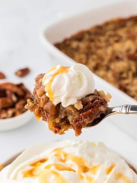 Easy Pecan Pie Dump Cake – A Perfect Blend of Pie and Cake in One Dish Pecan Pie Dump Cake, Pecan Cobbler Dump Cake, Easy Pecan Pie, Peach Cobbler Dump Cake, Pecan Cobbler, Blueberry Dump Cakes, Pecan Pie Easy, Dump Cake Recipe, Butter Pecan Cake