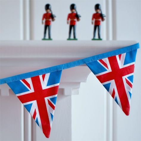 @Alex Van Boerum  Ellie should have a tea party for her next birthday... Union Jack Decor, Regal Decor, Uk Girl, British Party, British Christmas, Tv Recipes, English Flag, Rule Britannia, Union Flag