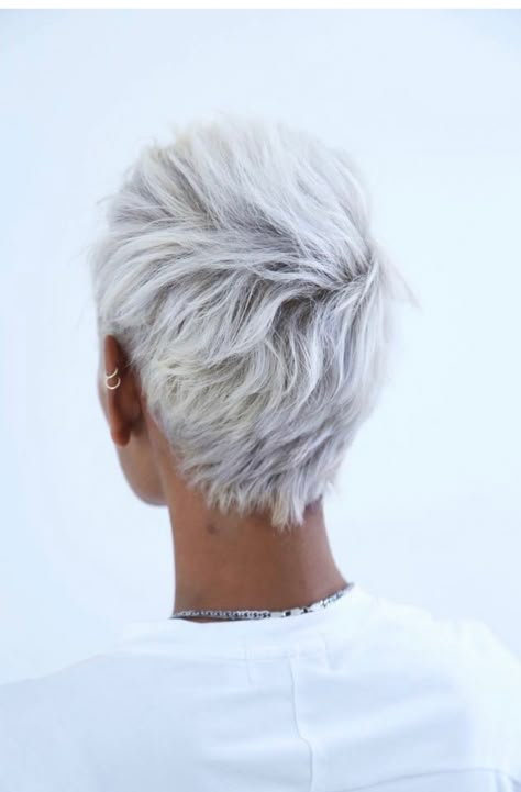 Hair Colors For Olive Skin, Silver White Hair, Short White Hair, Short Grey Hair, Super Short Hair, Olive Skin, Edgy Short Hair, Blonde Pixie Cuts, Edgy Hair