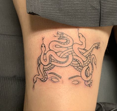 Ankle Medusa Tattoo, Snake Tattoo Design, Medusa Tattoo, Snake Tattoo, Dragon Tattoo, Cute Tattoos, Tattoos And Piercings, I Tattoo, Sleeve Tattoos