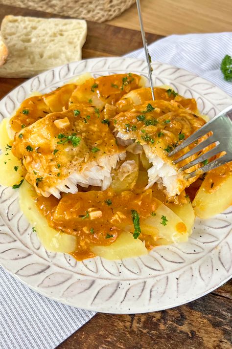 CLASSIC Spanish Paprika Fish | One of Spain's Most Iconic Fish Recipes Kosher Fish Recipes, Paprika Recipes Ideas, Cabbage And Fish Recipes, Different Fish Recipes, Spanish Cod Fish Recipes, Barracuda Fish Recipes, Unique Fish Recipes, Porgies Recipes Fish, Fish Breakfast Recipes