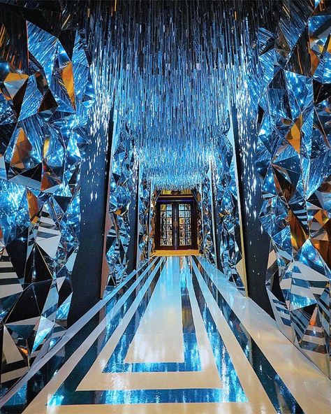 Sacks Productions on Instagram: “#regram: @fadifattouh ​A tunnel of glam! 💙 ​. ​. ​. ​#sacksproductions #winterwedding #bluelighting #tunnel  #weddingdesign #eventdecor…” Wedding Tunnels, Event Entrance Design, Prom Venues, Futuristic Party, Mirror Maze, Event Entrance, Disco 70s, Winter Dance, Disco Theme