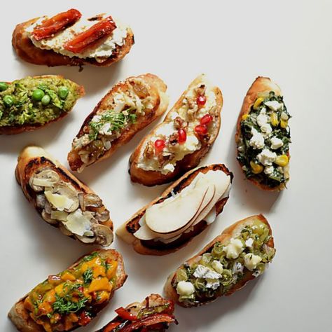 Vegetarian Wedding Appetizers, Vegetarian Starter Recipes, Brushetta Appetizers, Vegetarian Italian Recipes, Heavy Appetizers, Vegetarian Starters, Crostini Appetizers, Bruschetta Toppings, Bread Dishes