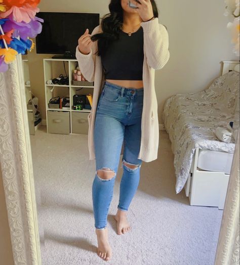 Tank Top With Cardigan Outfit Jeans, Tank Top With Cardigan Outfit, Jeans Tank Top Outfit, Basic Cardigan Outfit, Tank Top With Cardigan, Tank Top Outfit, Jeans Tank Top, Outfit School, Jean Fit