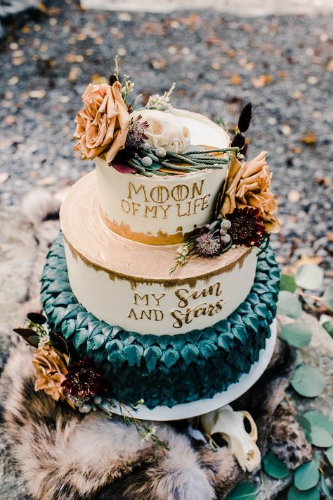 Game Of Thrones Wedding Rings, Got Wedding Game Of Thrones, Wedding Cake Game Of Thrones, Viking Proposal, Viking Wedding Favors, House Of The Dragon Wedding, Game Of Thrones Wedding Cake, Viking Wedding Cake Ideas, Game Of Thrones Wedding Ideas