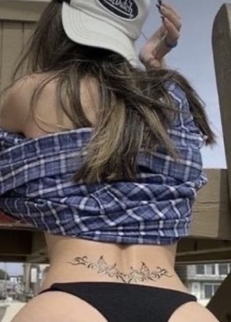 Backshot Tattoo, Back Waist Tattoo For Women, Tramp Stamps, Amazing 3d Tattoos, Waist Tattoos, Hot Tattoos, Minimal Tattoo, Pretty Tattoos, Life Tattoos