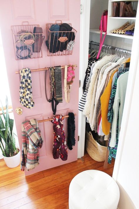 Small Closet Storage, Closet Small Bedroom, Small Bedroom Organization, Bedroom Closet Storage, Storage Solutions Closet, Closet Hacks, Diy Organizer, Tiny Closet, Apartment Storage