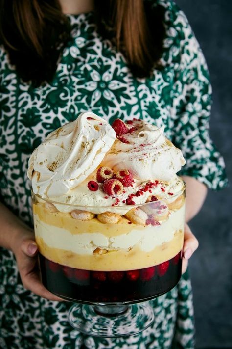 Pavlova Trifle, Christmas Trifle, Trifle Desserts, Trifle Recipe, Xmas Food, Köstliche Desserts, Christmas Cooking, Lemon Curd, Trifle