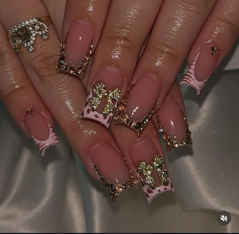 Short Acrylic Nails For Birthday, Pink White Gold Nails, Nails Gold Short, Short Acrylic Nails Birthday Set, Pink And Gold Nails Short, Gold Nail Inspo Acrylic, Bling Nails Short, Bling Short Nails, Gold Charm Nails