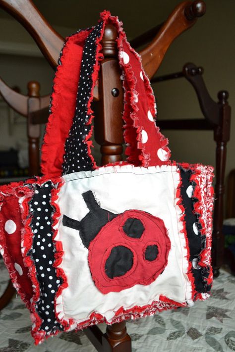 Ladybug Bag, Scripture Bag, Purse Diy, Cute Ladybug, Purse Pattern, A Ladybug, Fabric Handbags, Lady Bugs, Rag Quilt