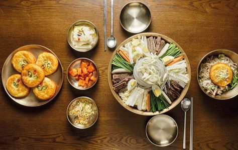 In Search of Seoul's Most Authentic North Korean Cuisine - Discovery North Korean Aesthetic, North Korean Food, Korean Famous Food, Food From South Korea, Korean Food Recipes, North Korea Culture, Korean Dumplings, Pancake Roll, Ground Beef And Cabbage