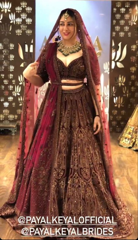 Marron Lehenga Bridal, Maroon And Gold Bridal Lehenga, Wine Colour Lehenga Bridal, Mehroon Lehenga, Maroon Lehenga Combinations, Maroon Chooda Designs Brides, Dark Maroon Bridal Lehenga, Mehroon Bridal Lehngas, Maroon Colour Lehenga