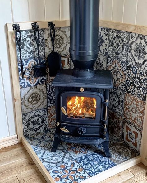 Wood Burning Stoves Living Room, Boho Bedroom Ideas Hippie, Wood Stove Fireplace, Casa Country, Wood Burning Stoves, Cozy Boho, Boho Bedroom Decor, Boho Room, Home Fireplace