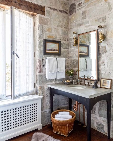 Fireplace stone Stone Bathroom, Rooms Ideas, Stone Walls, Design Living Room, Style At Home, Cheap Decor, Beautiful Bathrooms, Cheap Home Decor, Stone Wall