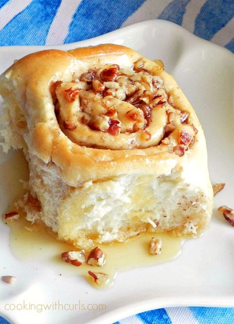 These Baklava Sourdough Cinnamon Roll are filled with all the flavors found in baklava, and they will become your new favorite breakfast treat! #cinnamonrolls #sourdough via @cookwithcurls Cinnamon Rolls Sourdough, Honey Glazed Walnuts, Maple Bacon Cinnamon Rolls, Baklava Rolls, Glazed Walnuts, Sourdough Cinnamon Rolls, Cooking App, Sourdough Starter Recipe, Roll Recipes