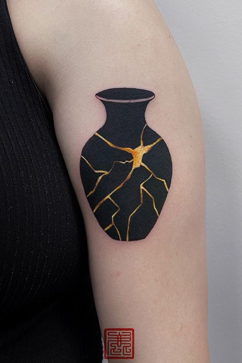 Kintsukuroi Tattoo, Kintsugi Tattoo Ideas, Resist Tattoo, Kintsugi Tattoo, Tattoo Mafia, Vase Tattoo, Minimal Tattoo Ideas, Wrist Tattoo Ideas, Peacock Feather Tattoo