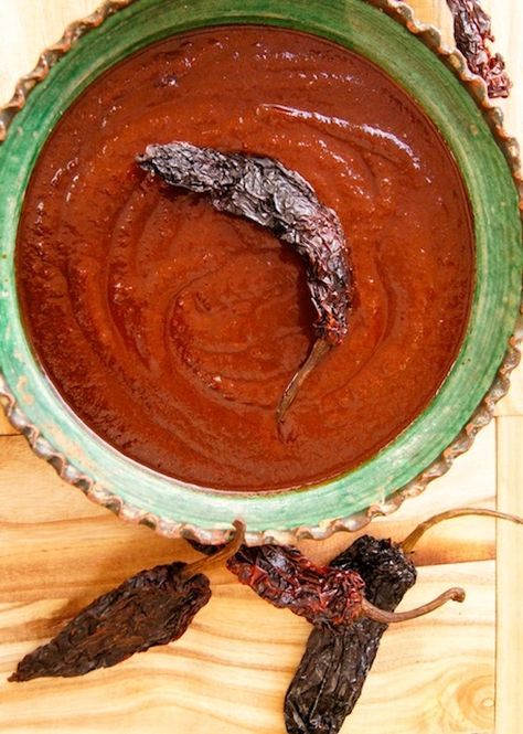 Mole Chili Recipe, Mole Chili, Homemade Enchilada Sauce Recipe, Red Sauce Recipe, Recipes With Enchilada Sauce, Mexican Sauce, Homemade Enchilada Sauce, Homemade Enchiladas, Dried Peppers