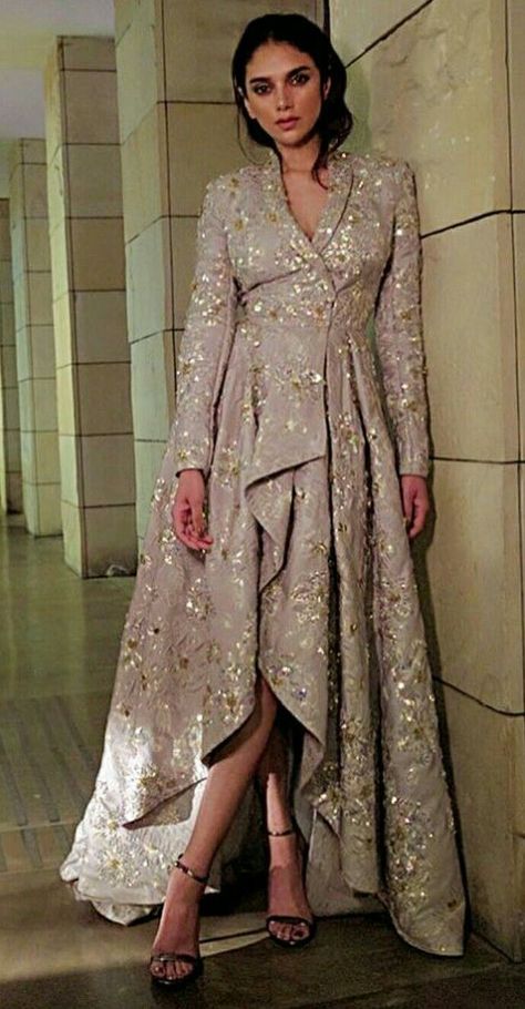 Western Dress Design, Heavy Dresses, Women Jumpsuit, Western Dress, Salwar Kamiz, Indian Gowns Dresses, Indian Gowns, Designer Party Wear Dresses, Stylish Party Dresses