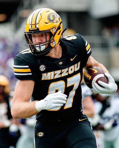 Mizzou Football on Instagram: "TE1 named to the @SEC All-Freshman team 💪 @brett31._ #MIZ 🐯🏈" Mizzou Football Game Outfit, Mizzou Game Day Outfit, Mizzou Aesthetic, Mizzou Tigers Logo, Mizzou Football, 2024 Goals, Missouri Tigers, December 7, Ncaa Football