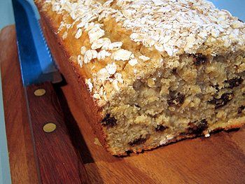 Oatmeal Raisin Bread, Raisin Bars, Raisin Bread Recipe, Date And Walnut Loaf, Raisin Cake, Dessert Breads, Oatmeal Bread, Holiday Bread, Quick Dessert