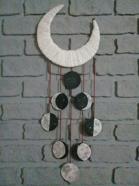 Moon Diy Decor, Diy Moon Decor, Witchy Crafts Diy Projects, Moon Crafts, Diy Room Decor For Teens, Ramadan Crafts, Witchy Crafts, Diy Wall Art Decor, Dream Catcher Diy