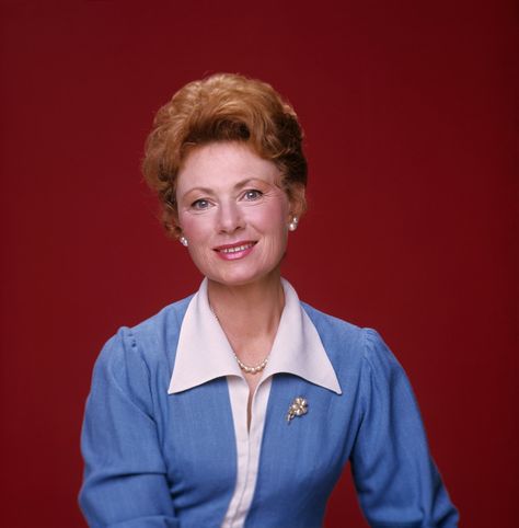 Marion Ross. I had a massive crush on this lovely actress while growing up. Never missed an episode of Happy Days Football Coach Wife, Happy Days Tv Show, Marion Ross, Mom Haircuts, Lady Sif, Patti Lupone, Famous Moms, Julie Bowen, Jaimie Alexander