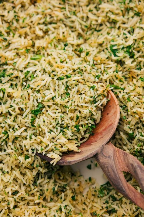 Herbed Rice Pilaf, Healthy Seasoned Rice, Garlic Herb Rice Recipe, Herb Rice Recipes, Make Ahead Rice, Rice For Meal Prep, Nathan Aesthetic, Rice Replacement, Feta Rice