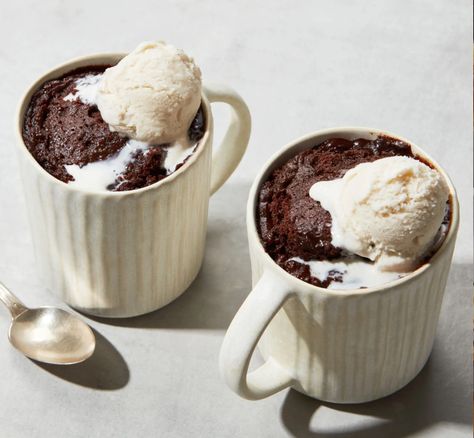 Chocolate Mug Cake from Snackable Bakes - Jessie Sheehan Bakes Easy Chocolate Mug Cake, Molten Cakes, Molten Cake, Chocolate Mug Cake, Easy Peasy Recipes, Cake Mug, Molten Lava Cakes, Dessert Simple, Molten Chocolate