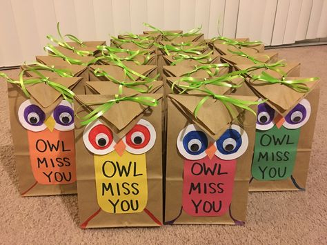 OWL MISS YOU - gift bags for students Gift Bags For Students, Student Gifts End Of Year, Owl Miss You, Bags For Students, Student Teaching Gifts, Preschool Graduation Gifts, Goodie Bag Ideas, Student Teacher Gifts, Miss You Gifts