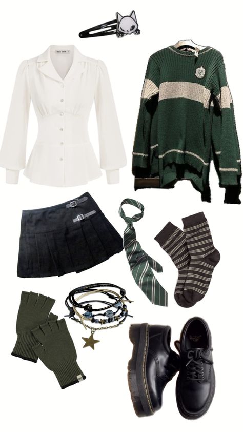 Hogwarts Uniform Aesthetic Slytherin, Harry Potter Uniform Aesthetic, Outfits Hogwarts Dr, Hogwarts Aesthetic Outfits Slytherin, Slytherin Outfit Uniform, Slytherin Uniform Aesthetic, Slytherin Outfit Girl, Harry Potter Shifting Outfits, Hogwarts Outfits Slytherin