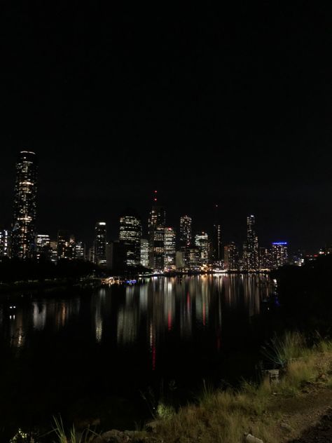 #city #travel #night #skyline #river Skyline At Night, River Night Aesthetic, Seattle At Night, Night City View From Mountain, City Lights From Mountain, City Highway Aesthetic Night, City View From Car Window Night, Dark City Skyline, Night Landscape