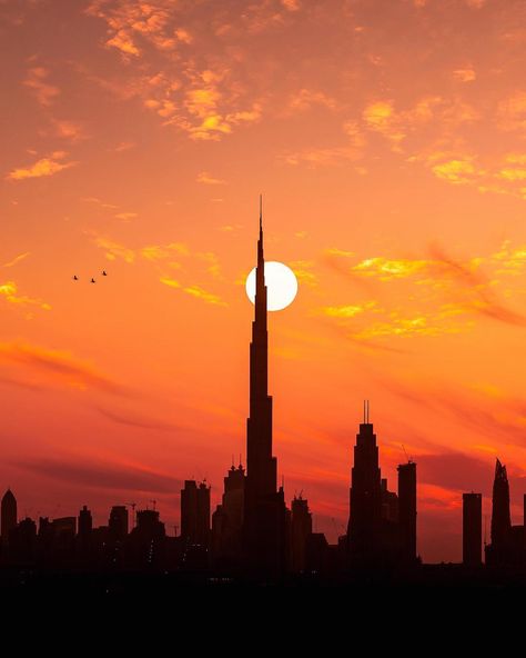 Sunset at the Emirates,UAE #UAE #UAEVoice #Emirates #Sunset #BeautyOfUAE Uae National Day Wallpaper, Uae National Day Painting, Uae Wallpaper, Uae Painting, Uae Landscape, Uae Aesthetic, Uae Art, Dubai Sunset, Flat Painting