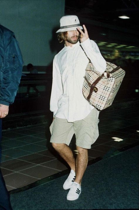 Britpop Fashion 90s, Britpop Fashion, Liam Gallagher Oasis, Fashion 90s, Heathrow Airport, Liam Gallagher, Heathrow, Airport Style, Oasis